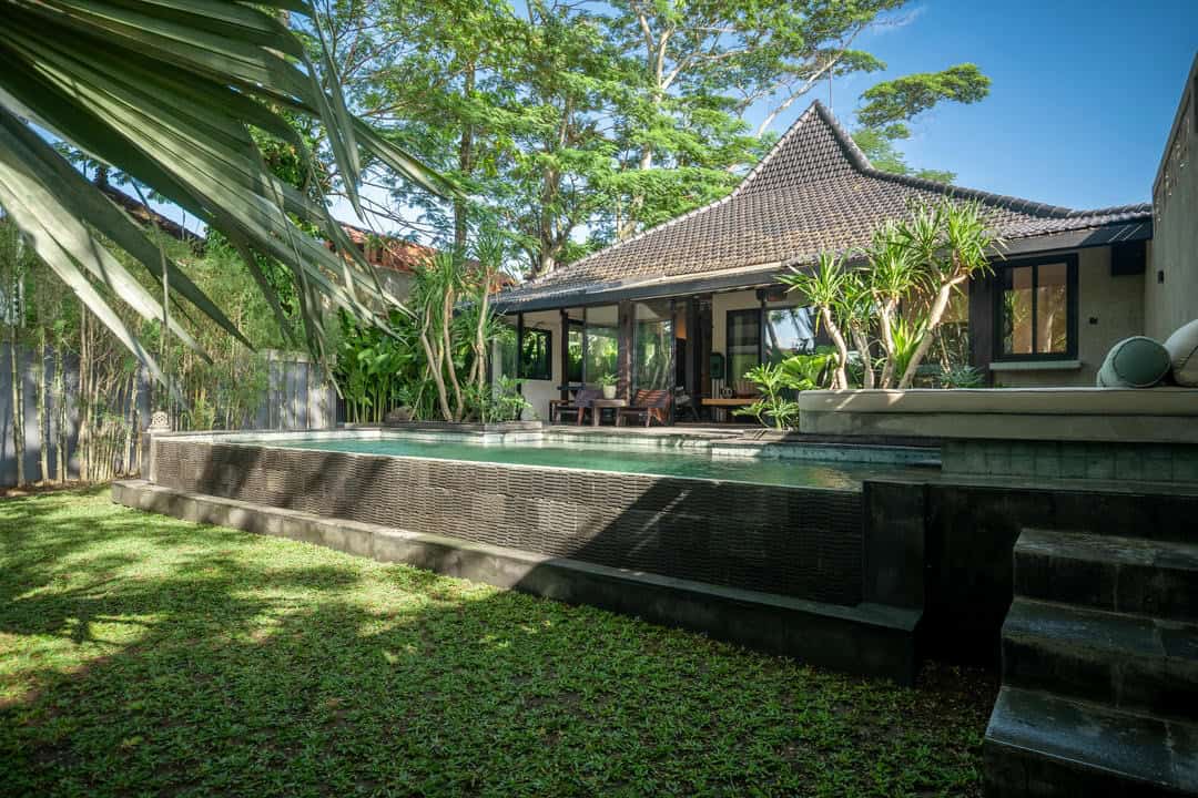 WALKING DISTANCE TO THE BEACH 3 BEDROOM VILLA FOR SALE LEASEHOLD/FREEHOLD IN CEMAGI BE-2293 